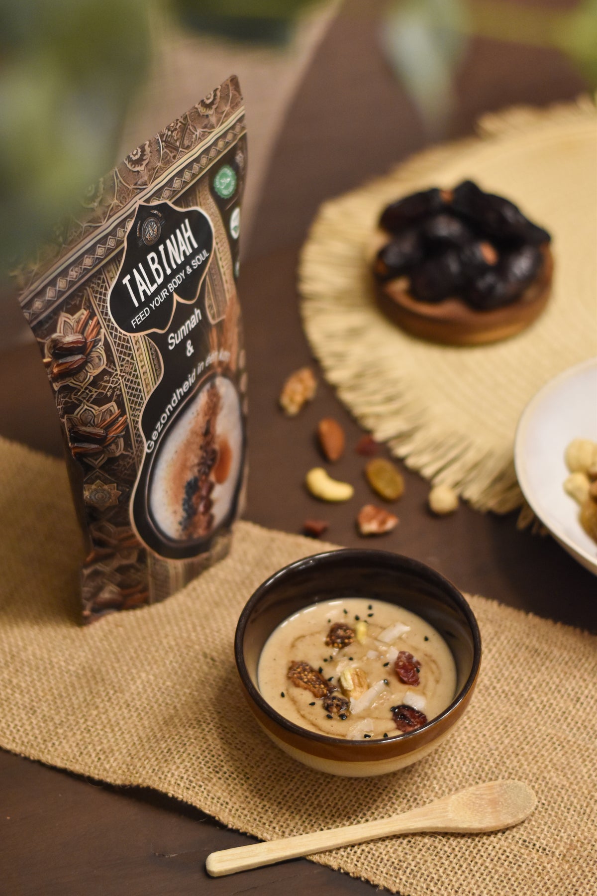 Talbinah verpakking met een kom talbinah en Sunnah Mix topping